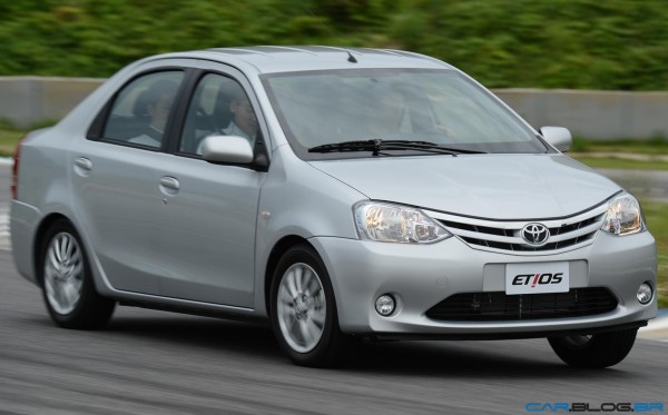 2013 Toyota Etios – Manual do Proprietário