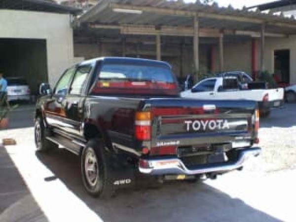 2004 Toyota Hilux – Manual do Proprietário