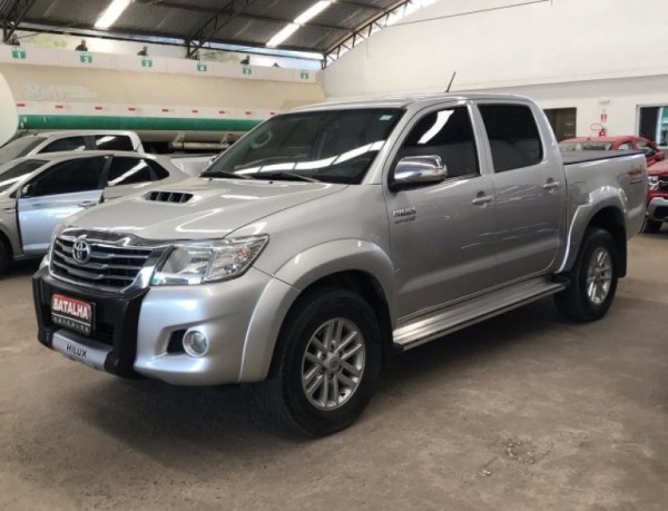 2013 Toyota Hilux – Manual do Proprietário